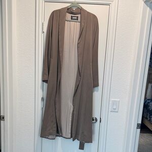 Reformation size medium dark top women’s shoe color raincoat with belt